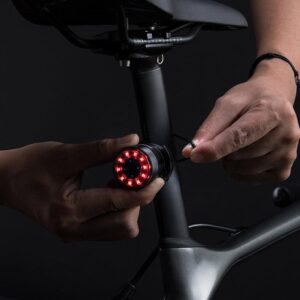 Lampka rowerowa tylna LED z micro USB czerwone światło 5 trybów czarna 19 Lampka rowerowa tylna LED z micro USB czerwone światło 5 trybów czarna - obrazek 9